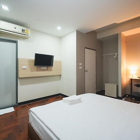 Z โกอินน์ สีลม - สถานีรถไฟฟ้าเซนต์หลุยส์ Go Inn Silom Bangkok Buitenkant foto