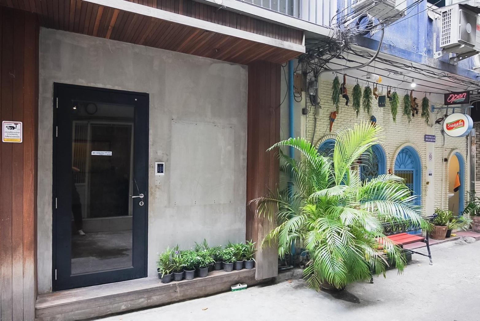 Z โกอินน์ สีลม - สถานีรถไฟฟ้าเซนต์หลุยส์ Go Inn Silom Bangkok Buitenkant foto